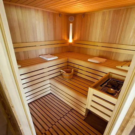 Cascina Borgofrancone Apart Otel 4*