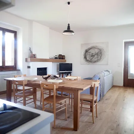 Cascina Borgofrancone Апарт-отель Джера-Ларио