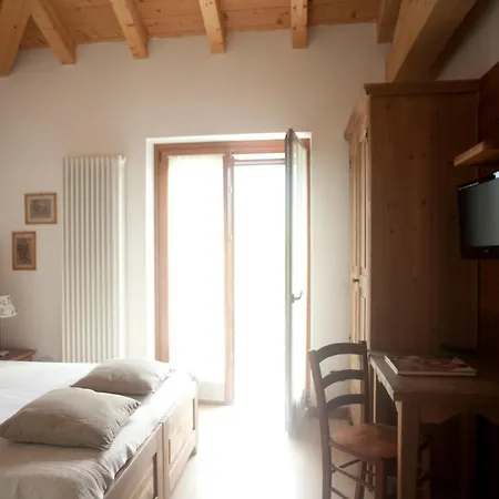 Cascina Borgofrancone Апарт-отель Джера-Ларио