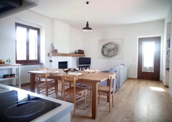 Cascina Borgofrancone Aparthotel Gera Lario