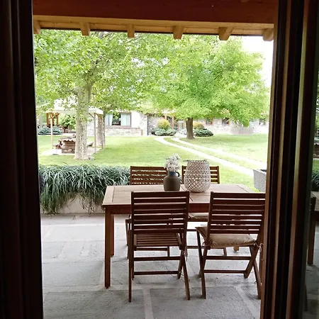 Cascina Borgofrancone 4* ג'רה לאריו