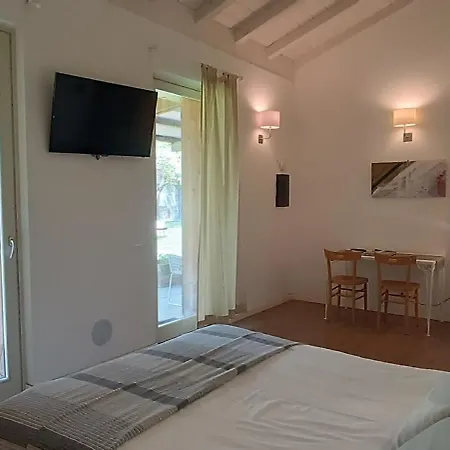 Cascina Borgofrancone 3* جيرا لاريو
