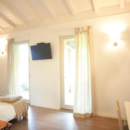 شقة فندقية Cascina Borgofrancone جيرا لاريو