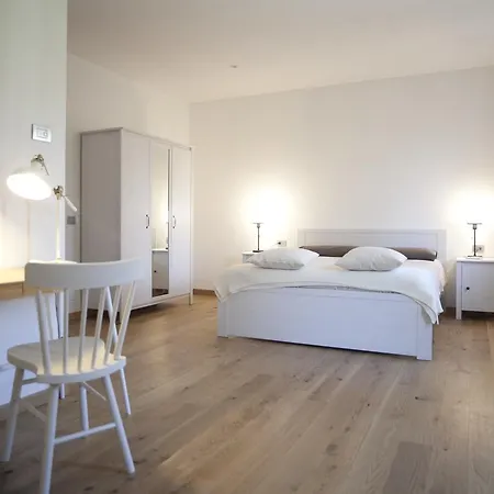 Cascina Borgofrancone Aparthotel Gera Lario