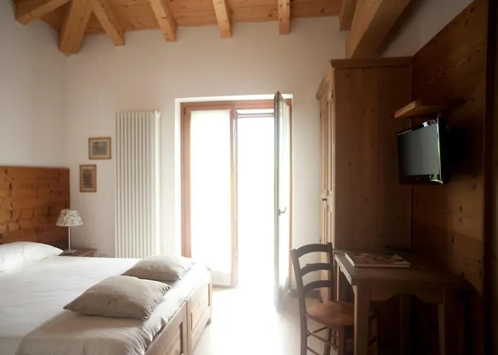 Cascina Borgofrancone Aparthotel Gera Lario